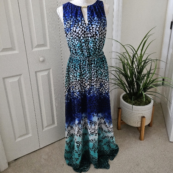 Vince Camuto Dresses & Skirts - Vince Camuto Blue Gradient Halter Maxi Sundress